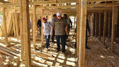 محافظ أسيوط يتفقد إحلال وتجديد موقف سيارات الغنايم (صور)