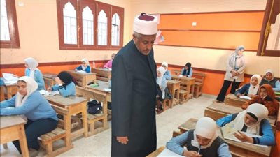 رئيس منطقة الأقصر الأزهرية يتابع امتحانات الشهادتين الابتدائية والإعدادية وشهادات القراءات