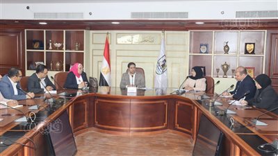 نائب محافظ بني سويف يبحث مع الاتصالات استكمال بروتوكول التنمية الرقمية