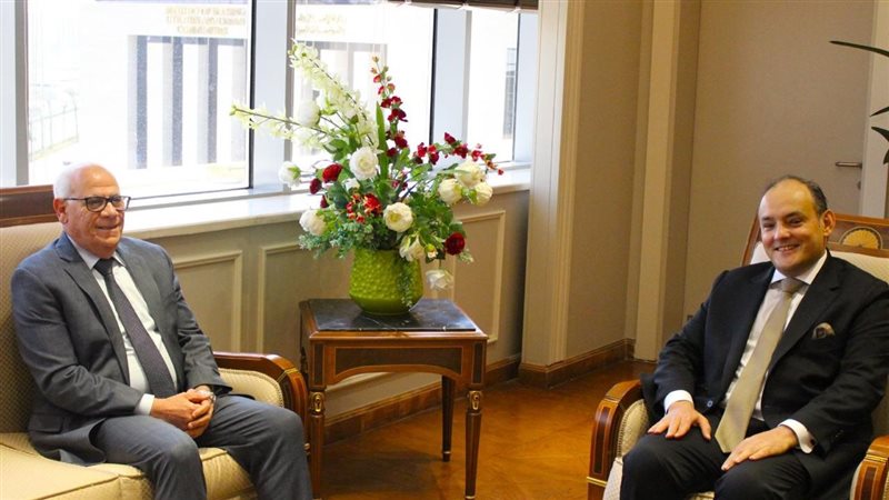 وزير التجارة يلتقي