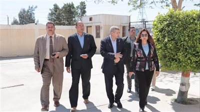 محافظ دمياط تتفقد لجان امتحانات الشهادة الإعدادية 
