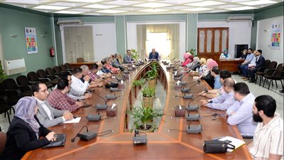 رئيس جامعة المنصورة يناقش خطة عمل القافلة المتكاملة لحلايب وشلاتين