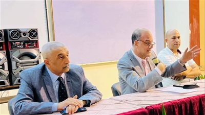 وكيل تعليم الإسماعيلية يعقد اجتماعا مع رؤساء لجان الشهادة الإعدادية (صور) 