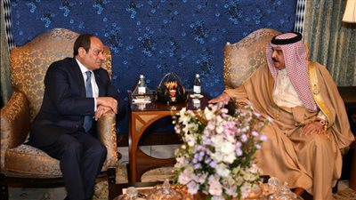 أخبار مصر: السيسي يلتقي ملك البحرين.. الحكومة تقرر مد فترة توفيق أوضاع مشروعات الاقتصاد غير الرسمي.. واستلام مليون طن سكر بنهاية أغسطس 
