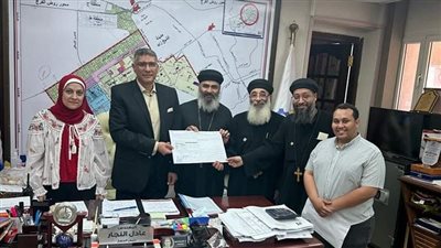 رئيس جهاز أكتوبر يسلم أرض مبنى خدمات جديد لإيبارشية أوسيم