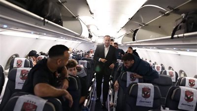 وصول بعثة الأهلي إلى مطار قرطاج (فيديو)
