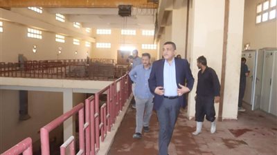 مسؤولو الإسكان يتفقدون عددا من المشروعات بالعاشر من رمضان