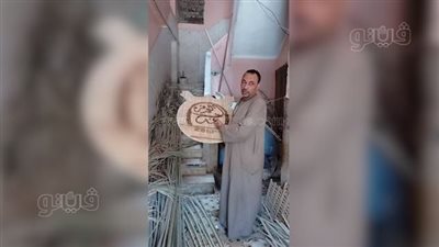 جهز بيتك على طريقة الفراعنة، شاب قناوي يبدع في تصميم الأثاث المنزلي بجريد النخل (فيديو)