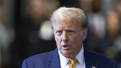 ترامب عن بايدن بعد تعليق المساعدات العسكرية لإسرائيل: متخلف عقليا