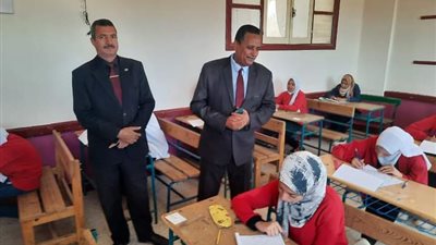 بدء امتحانات مادة الجبر للشهادة الإعدادية بالوادي الجديد (صور) 