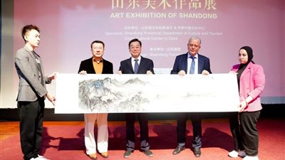 وليد قانوش يفتتح معرض الاحتضان بين حضارتي النهر الأصفر والمصرية