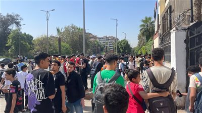 طلاب ثانية ثانوي بالجيزة: امتحان العربي سهل والتابلت مفتحش مع بعض الطلاب (فيديو) 