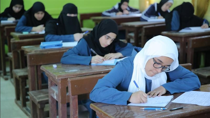 طلاب الشهادة الإعدادية