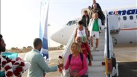 مطار مرسى مطروح يفتتح الموسم السياحي الصيفي لرحلات أوروبا (صور) 