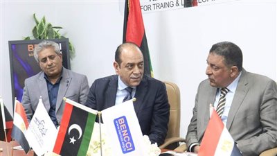رئيس الغرفة التجارية بالجيزة يغادر مصراتة متوجها إلى بنغازى 