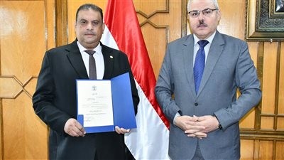 رئيس جامعة قناة السويس يُكلف شريف فاروق بالعمل أمينًا عامًا
