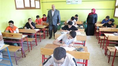 وكيل تعليم الوادي الجديد يحيل إدارة مدرسة للتحقيق