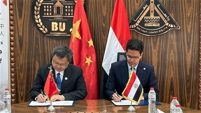 توقيع بروتوكول تجديد التعاون بين جامعتي بنها وووهان الصينية 