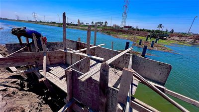 محافظ الإسماعيلية يتابع مشروع إحلال الصالات اليدوية بكباري المشاة