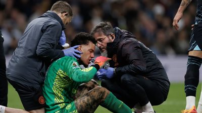 مانشستر سيتي يعلن نهاية موسم حارسه بسبب الإصابة