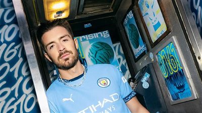 مانشستر سيتي يكشف عن قميصه للموسم الجديد (صور)