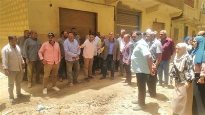 نائب محافظ الجيزة يتابع مشروعات رصف الطرق بمدينة العياط (صور)