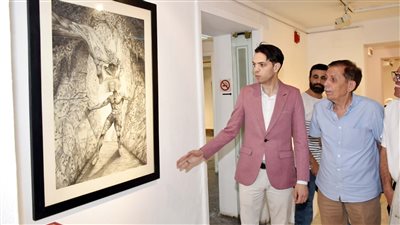 الفنون التشكيلية يفتتح معرضي التكلف وهويتنا إلى أين