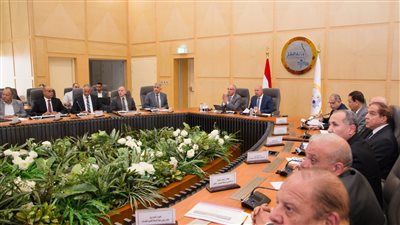 وزير النقل يبحث إعادة تأهيل وتشغيل الممر الملاحي لترعة الإسماعيلية