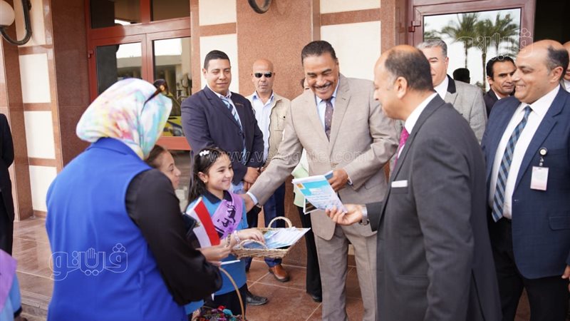 صورة من استقبال المحافظ،