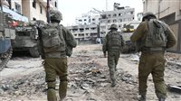 جيش الاحتلال ينسف مباني سكنية شرق رفح الفلسطينية 