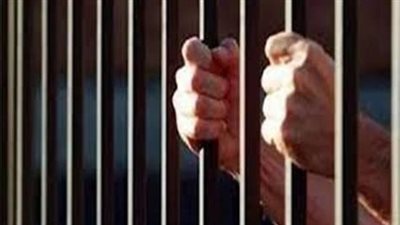 حبس 6 أشخاص بتهمة التنقيب عن الآثار في الأهرام