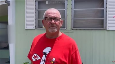 بعد 60 عامًا، رجل يكتشف صدفة أنه 