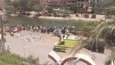 انتشال جثة طفل غرق في بحر مويس بالشرقية (صور)