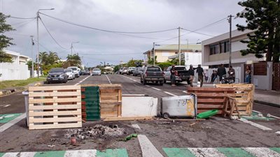 بعد موجة اضطرابات شديدة، ماكرون يعتزم التوجه لكاليدونيا