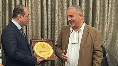 الشاهد يدعو رئيس الغرفة الليبية المصرية لزيارة القاهرة والتعرف على الاستثمارات المتاحة