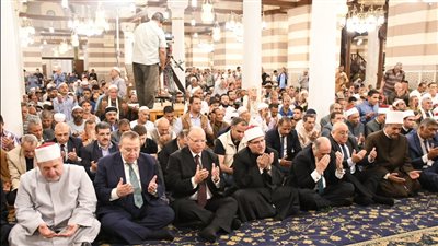 من داخل مسجد السيدة زينب، وزير الأوقاف يعلن اعتماد 12 قارئا من إذاعة القرآن الكريم