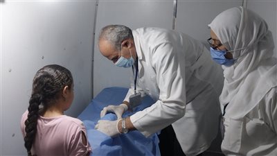 الكشف على 917 مواطنا في قافلة طبية مجانية بقنا