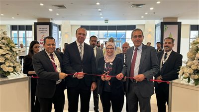 رئيس هيئة المعارض يفتتح معرضي 