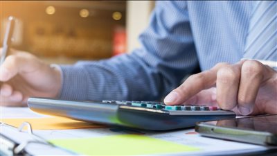 نهاية عصر الجباية.. خبراء: الوثيقة خطوة مهمة لتحقيق العدالة الضريبية ودعم مناخ الاستثمار.. عرفان فوزي: تلزم الدولة والبرلمان فى التشريعات الاقتصادية