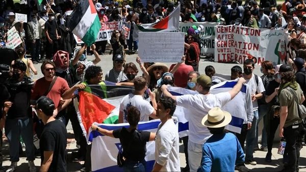 إيقاف رئيس حرم جامعي بكاليفورنيا لتضامنه مع طلاب متضامنين مع الفلسطينيين