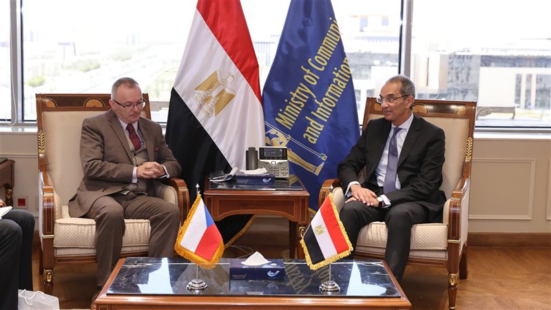 د. عمرو طلعت وسفير