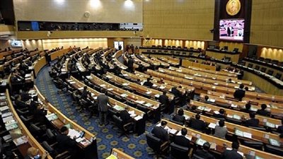 واقعة غريبة، عضو في برلمان تايوان يسرق ورق اقتراع أحد القوانين ويهرب بها (فيديو)