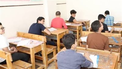 طلاب الشهادة الإعدادية بالشرقية يؤدون اليوم امتحان اللغة العربية