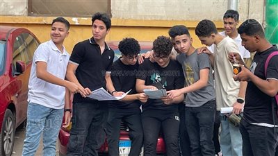  توافد طلاب الشهادة الإعدادية بالجيزة على لجان الامتحانات
