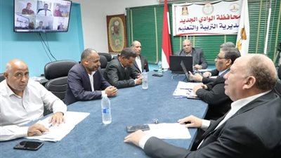 وكيل تعليم الوادي الجديد يتابع انتظام امتحانات الإعدادية والنقل الثانوي (صور)