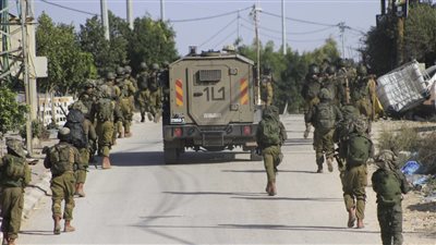 اعتقال 20 فلسطينيا في مداهمات إسرائيلية بالضفة الغربية المحتلة