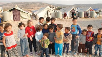 إخلاء أحد مجمعات النازحين السوريين في لبنان 