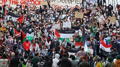 آخر تطورات مظاهرات الجامعات الأمريكية لوقف حرب الإبادة في غزة.. اتفاقيات مع الطلاب وتعهدات ووعود.. وانتقال الاحتجاجات إلى الشوارع «الأبرز» 