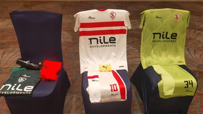 نهائي الكونفدرالية، الزمالك بزيه التقليدي ونهضة بركان بالقميص البرتقالي