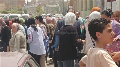 طلاب الشهادة الإعدادية بالمنوفية يشتكون من امتحان اللغة العربية (بث مباشر)